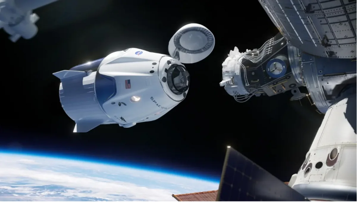 Crew Dragon с четырьмя астронавтами вернулся с МКС на Землю