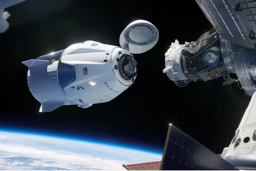 Crew Dragon с четырьмя астронавтами вернулся с МКС на Землю