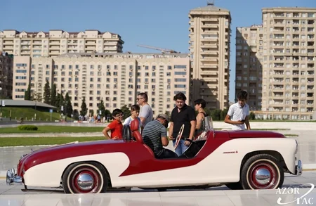 Azərbaycan Avtomobil Federasiyasının təşkilatçılığı ilə klassik avtomobillərin yürüşü və sərgisi keçirilib
