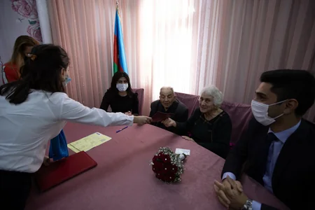 Bakıda 87 yaşlı kişi və 78 yaşlı qadın ailə qurub