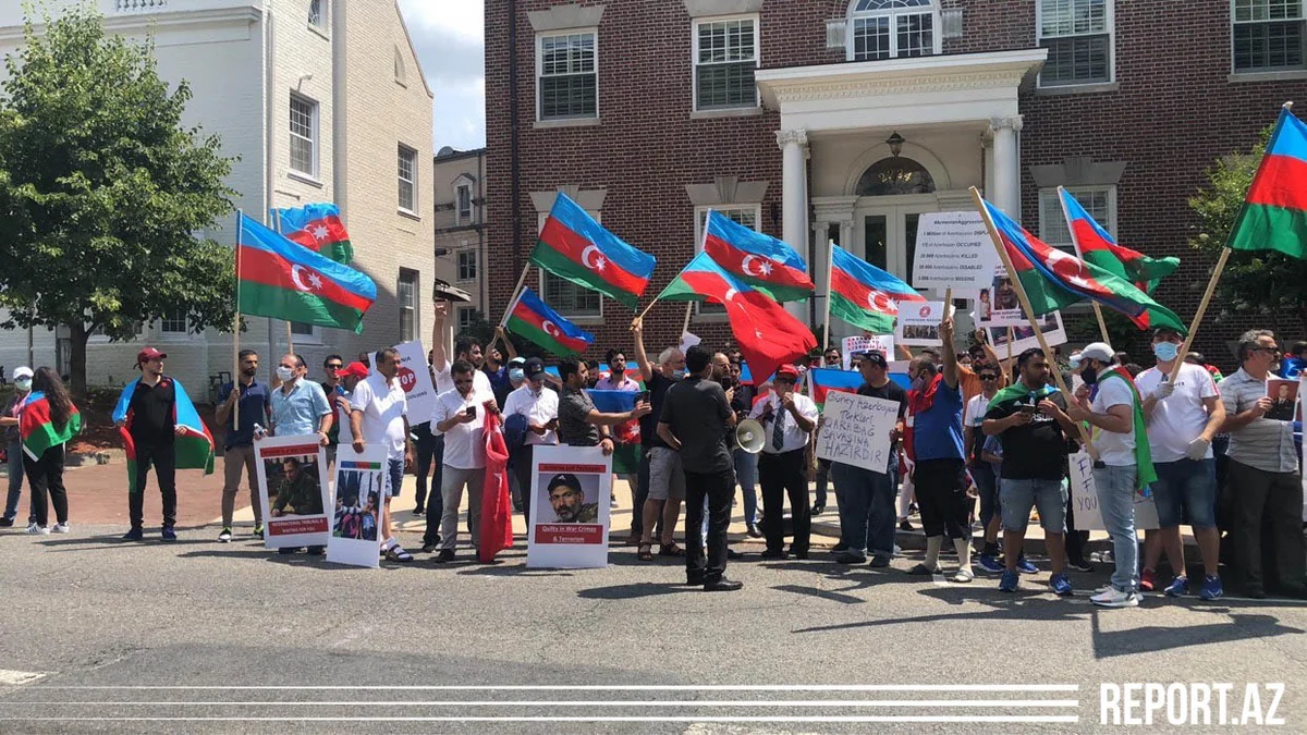 Акция протеста перед посольством Армении в США 