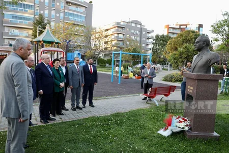 Azərbaycan nümayəndə heyəti İzmirdə Heydər Əliyev və Azərbaycan Dostluq parklarında olublar