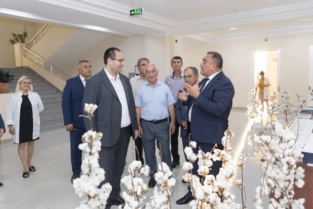 Məcnun Məmmədov Gəncə və Göygöldə elmi-tədqiqat institutları ilə tanış olub