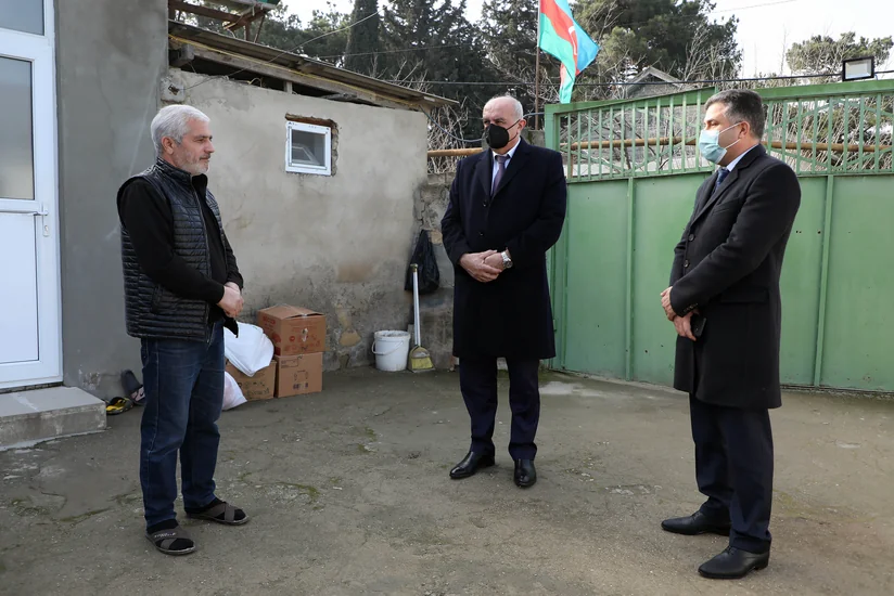 “Azəriqaz”ın baş direktoru şəhid ailələrinə baş çəkib