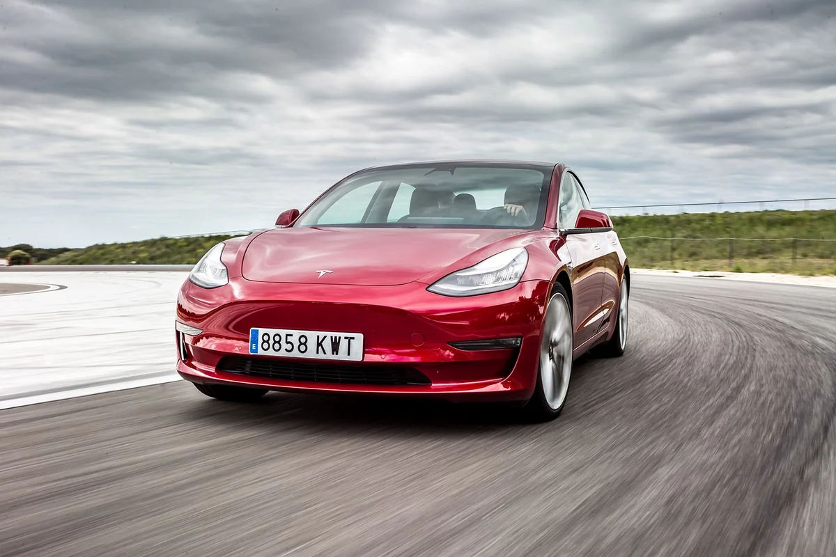 Tesla откажется от производства базовой версии Model 3