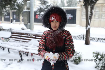 Qar ən çox uşaqları sevindirir... - VİDEO