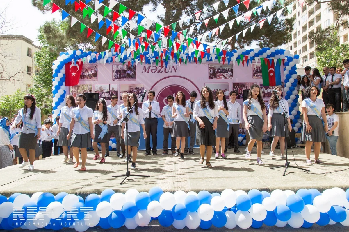 Sabah Azərbaycan məktəblərində “Son zəng”dir