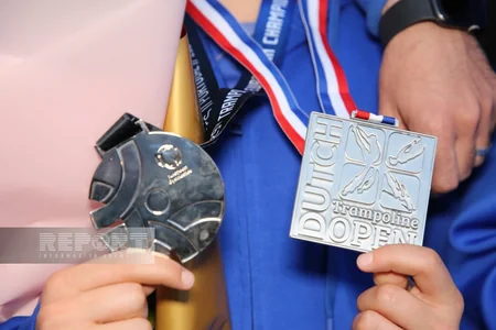 Avropa çempionatında qızıl medal qazanan gimnastlarımız Vətənə dönüblər