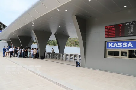 Tarif Şurasının qərarına qədər Bakı-Sumqayıt-Bakı qatarları pulsuz hərəkət edəcək - FOTO