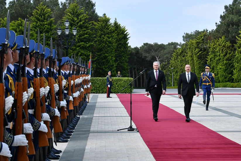 Official welcoming ceremony for Lithuanian President held in Baku