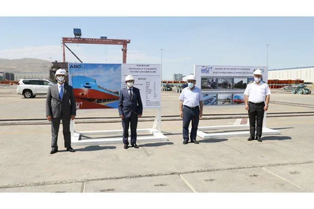 Azərbaycan istehsalı olan ikinci tanker inşasının növbəti mərhələsi üçün suya salınıb