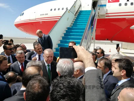 President Ilham Aliyev arrives in Turkiye