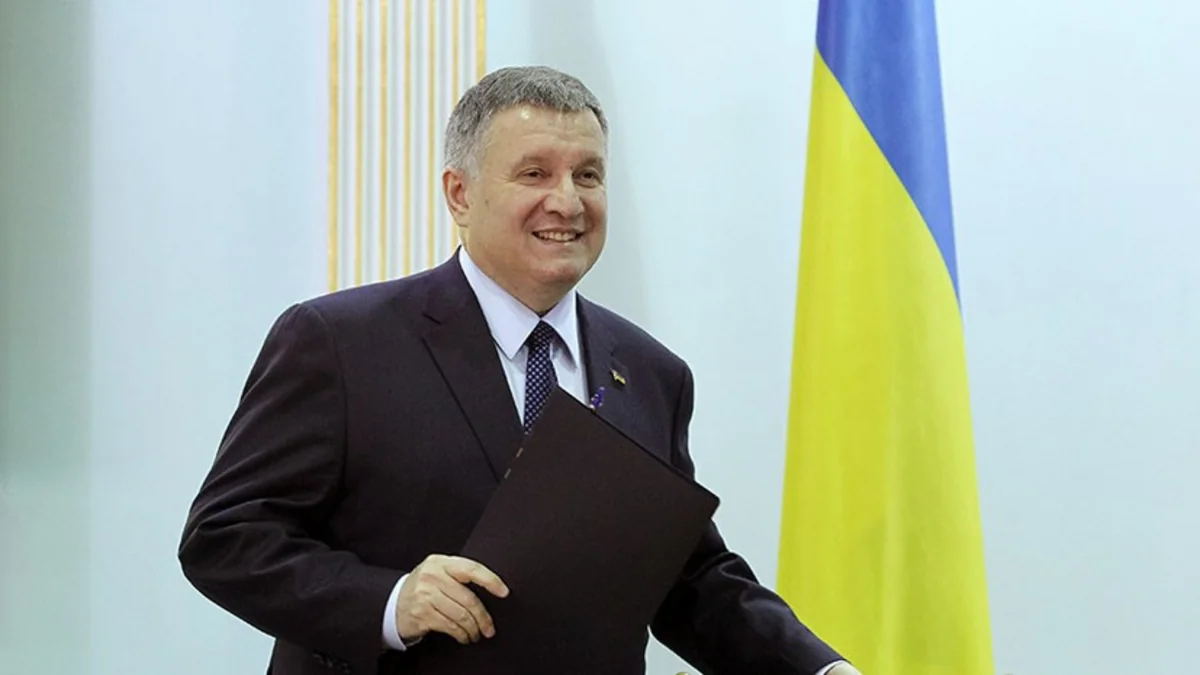 Зеленский рассмотрит петицию об отставке главы МВД Авакова