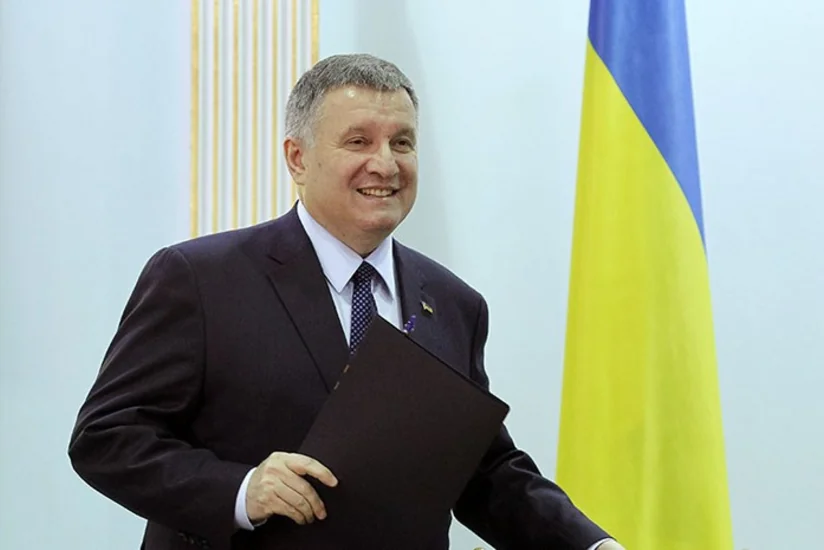 Зеленский рассмотрит петицию об отставке главы МВД Авакова