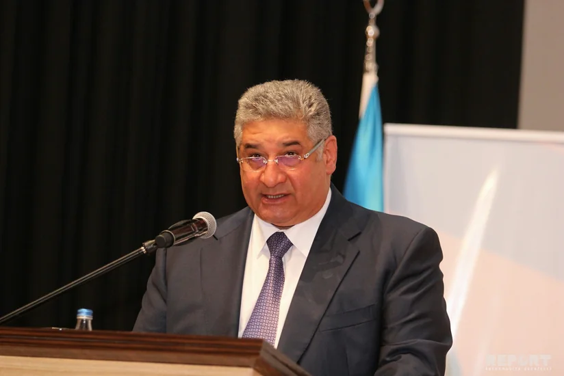 Azad Rəhimov könüllülərdən danışdı