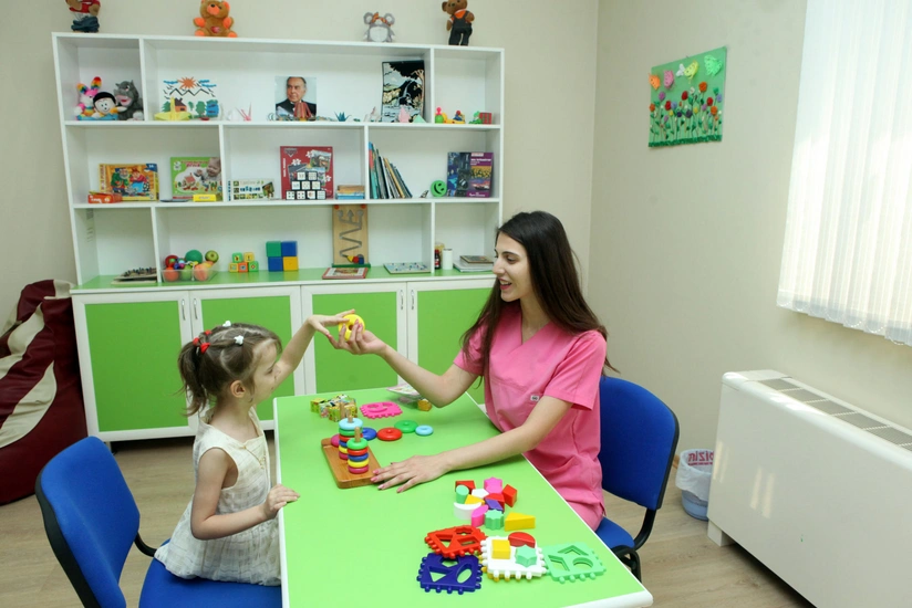 Azərbaycanda dövlət uşaq müəssisələrinin sayı azalıb