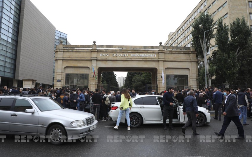 Orta məktəblərin yuxarı siniflərində və universitetlərdə dərslər başlayıb