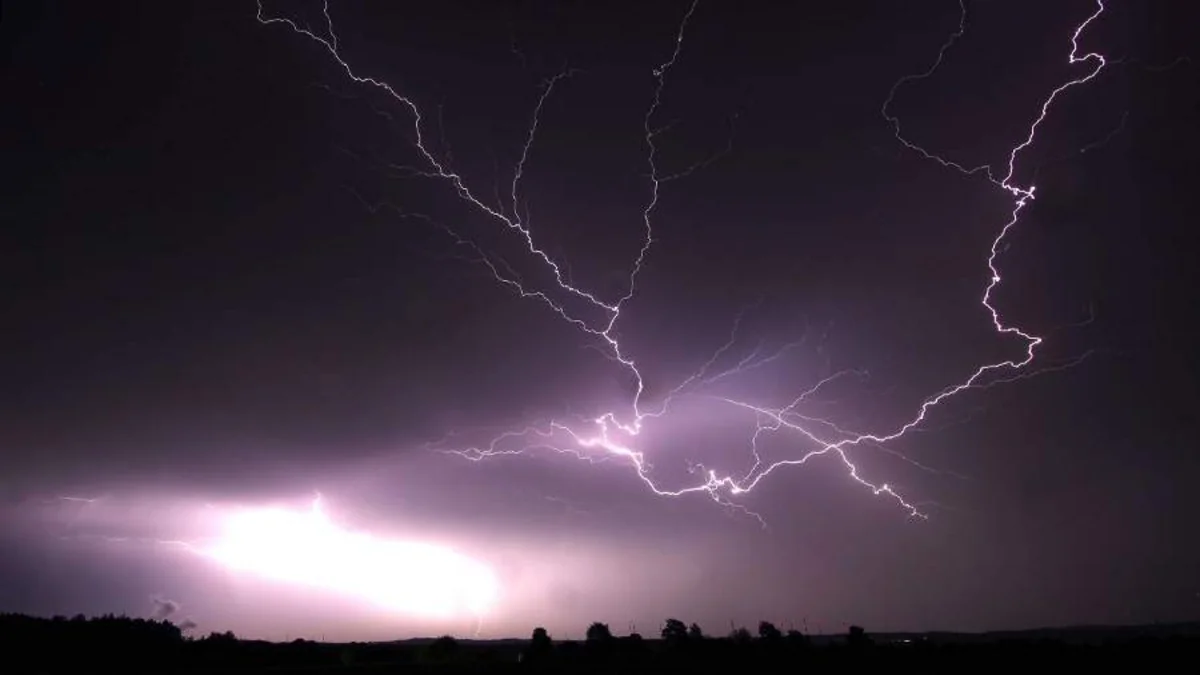 В Дрездене от удара молнии пострадали 10 человек