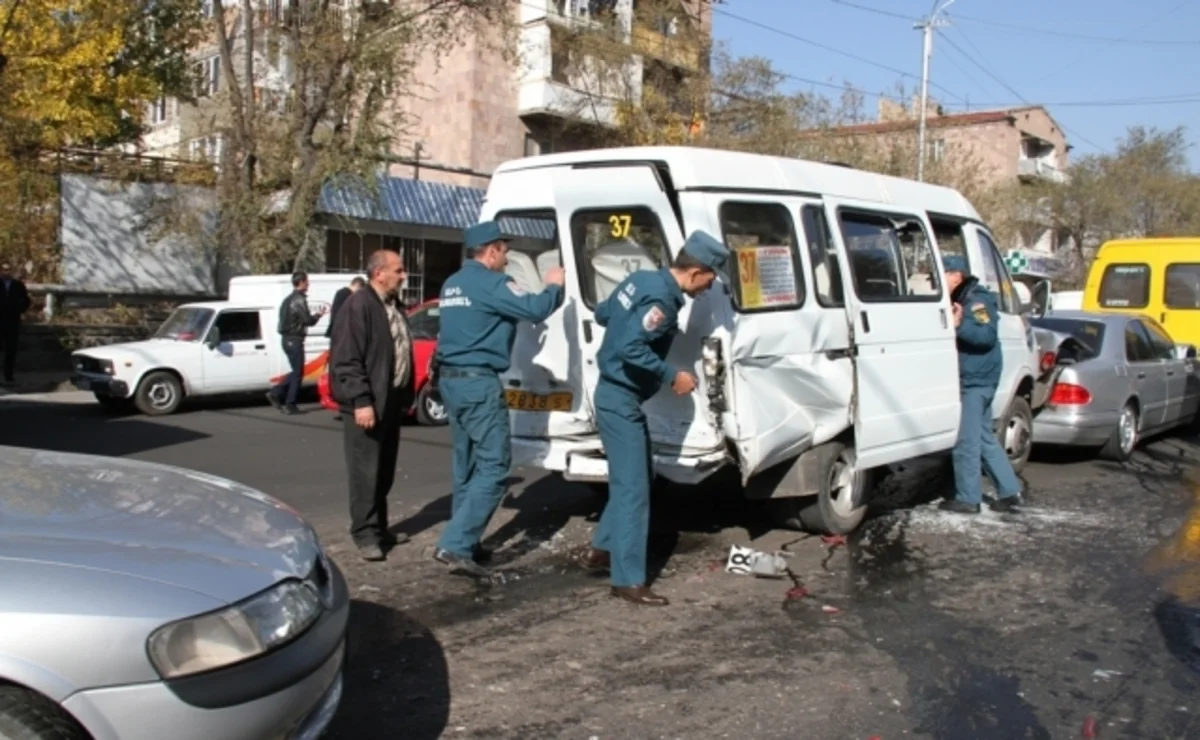 В Армении столкнулись более 50 автомобилей, есть раненые