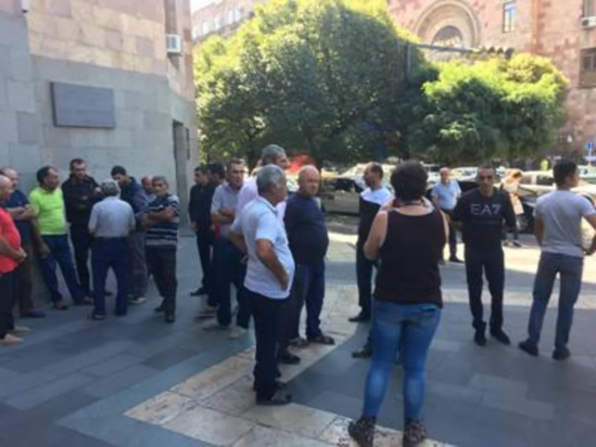 Ermənistan hökumətinin binası qarşısında aksiya keçirilir