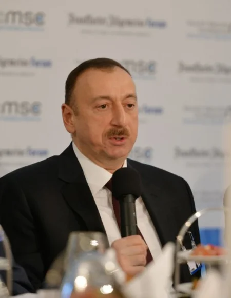 ​İlham Əliyev Münxendə “Şaxələndirmə strategiyaları” mövzusunda “dəyirmi masa”da iştirak edib
