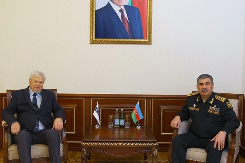 Министр обороны Азербайджана обсудил с Анджеем Каспшиком карабахский конфликт