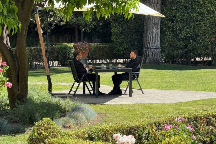 Zelenski və Makron Ukrayna ətrafındakı vəziyyəti müzakirə ediblər