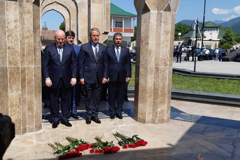 В Габале прошла трехсторонняя встреча министров обороны Азербайджана, Турции и Грузии - ФОТО - ОБНОВЛЕНО