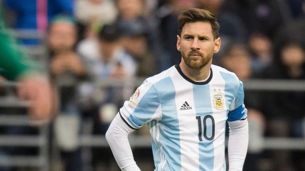 Lionel Messi hakimlərə qarşı iradına görə üzr istəyib