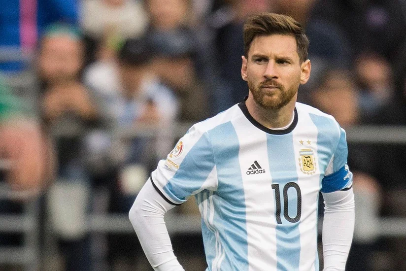 Lionel Messi hakimlərə qarşı iradına görə üzr istəyib