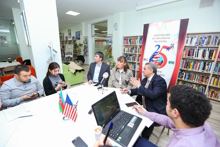 NASA astronavtı xanım Haydi Payper Bakıdadır