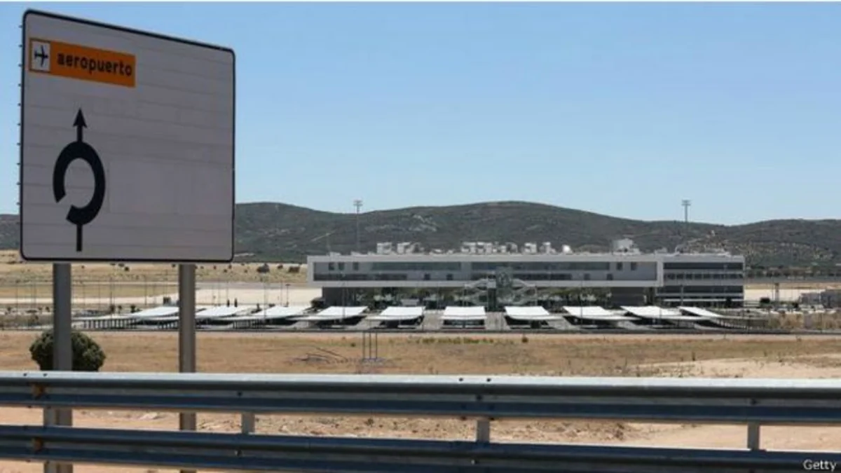 1 milyard avroya tikilən aeroport 10 min avroya satıla bilər