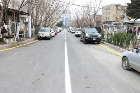 Bakının Yasamal rayonundakı küçələrdən birində təmir işləri yekunlaşıb
