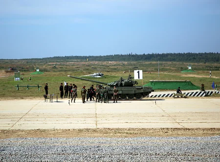 “Tank biatlonu” müsabiqəsində komandalar normativləri yerinə yetiriblər