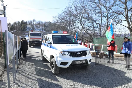 Total of 30 vehicles of peacekeepers move freely through Khankandi-Lachin road
