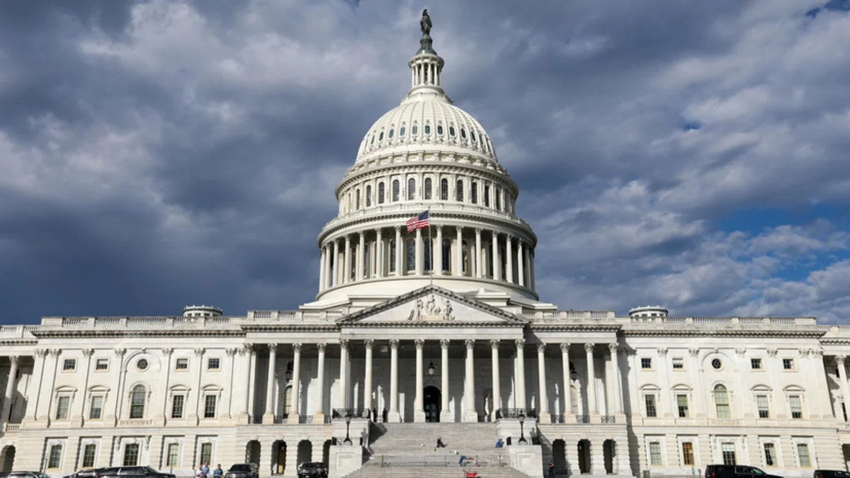 US senators to introduce resolution to sanction all Russian banks