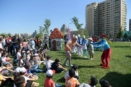 Heydər Əliyev Mərkəzinin parkında Uşaq festivalı keçirilib
