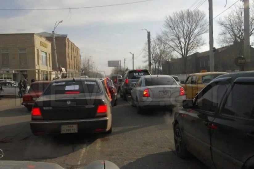 ​Gümrüdə Rusiya hərbçisinin Ermənistana təhvil verilməsi tələbi ilə yürüş keçirilir