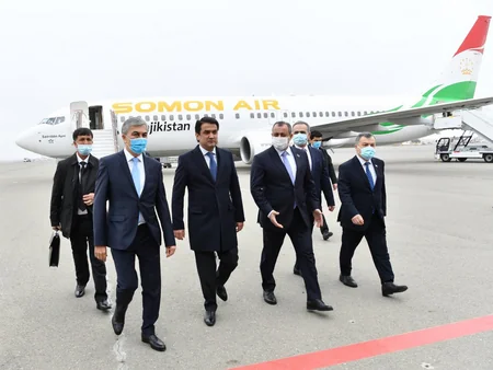 Speaker of Tajik Parliament arrives in Azerbaijan