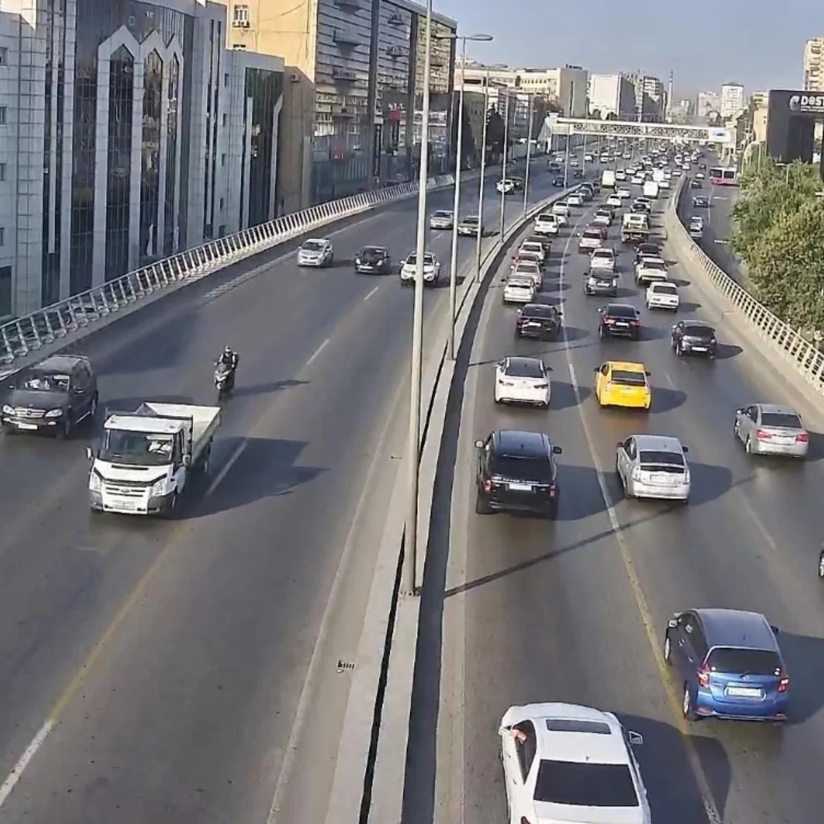 Bakının bir sıra yollarında tıxac yaranıb