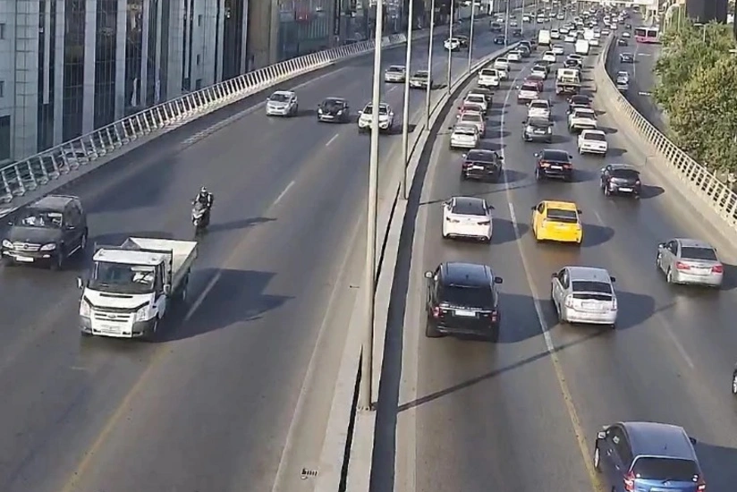 Bakının bir sıra yollarında tıxac yaranıb