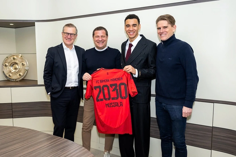 Bavariya futbolçusu ilə müqavilə müddətini uzadıb