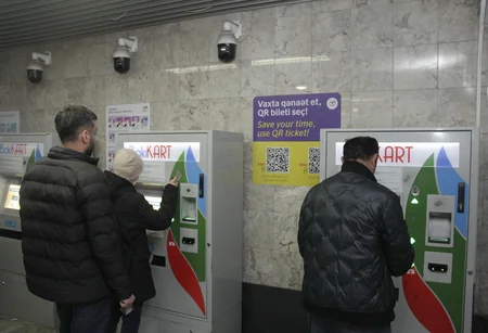 “Koroğlu” metrostansiyasının keçidlərində yükləmə terminalları quraşdırılıb