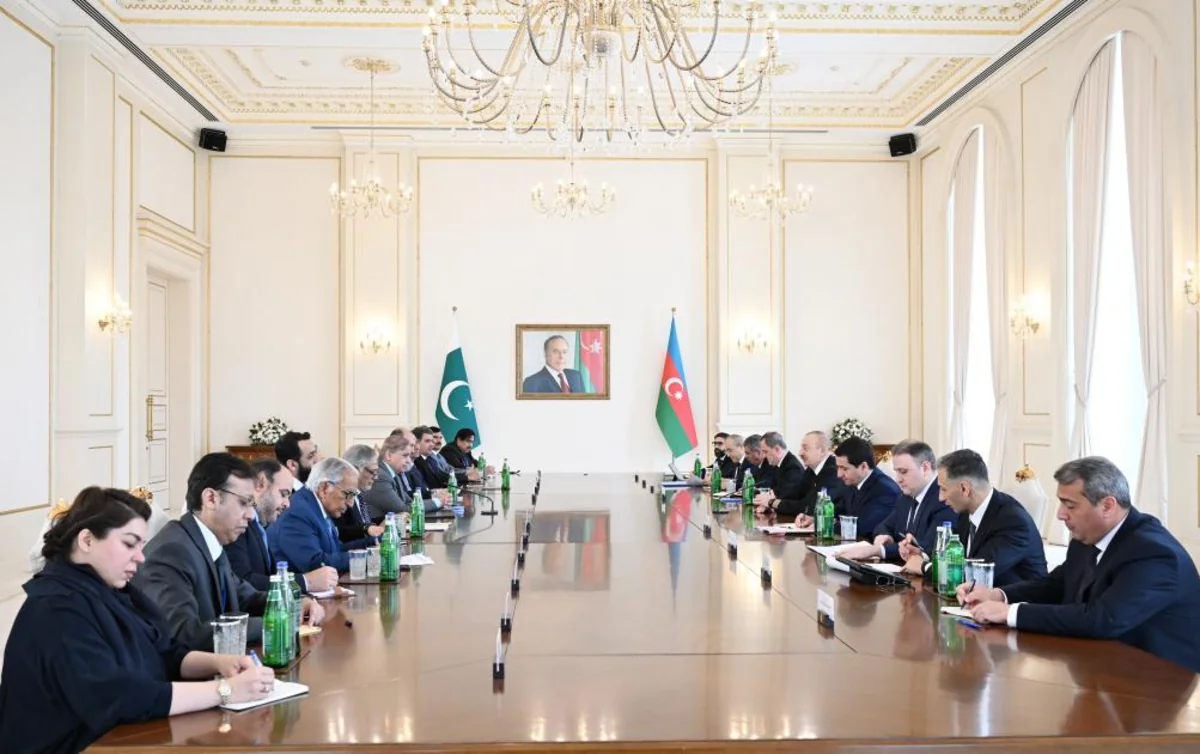 President of Azerbaijan Ilham Aliyev holds expanded meeting with Prime Minister of Pakistan