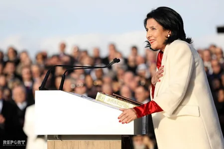 Gürcüstanın ilk qadın prezidenti and içib - FOTO - YENİLƏNİB