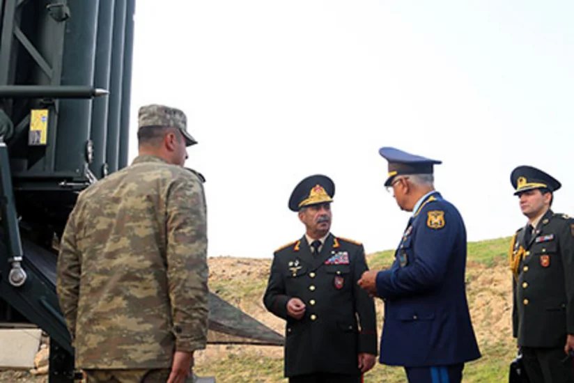 Министр обороны Азербайджана проверил боеготовность новых зенитно-ракетных систем