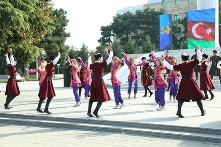 Gəncədə Bayraq Günü münasibəti ilə III Bayraq Festivalı keçirilib - FOTO