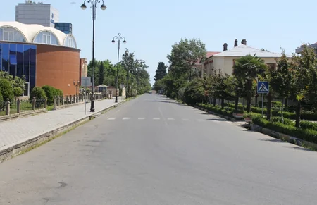 Polis Lənkəranda edilən sərt karantin rejimini qaydalarına nəzarət edir