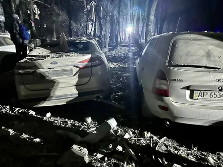 Rusiya Zaporojyedə yaşayış binasını atəşə tutub, 2 nəfər həlak olub