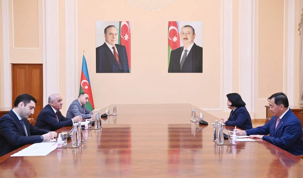 Baş nazir Əli Əsədov Kamboca Milli Assambleyası sədrinin müavini ilə görüşüb